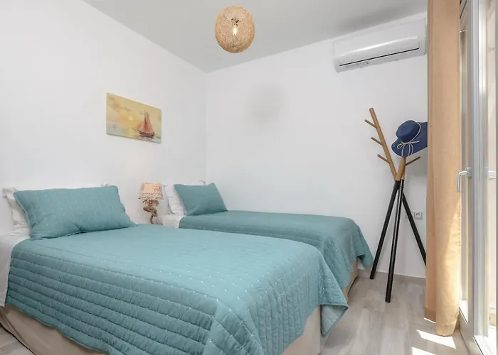 Irianna Of Naxos * Αγία Άννα